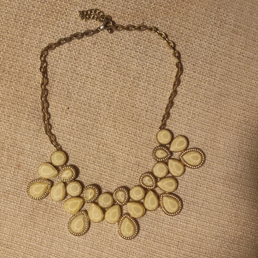 Elegant Gold and Cream Necklace